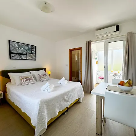 Апартаменти Hvar Sunny Hill Хвар